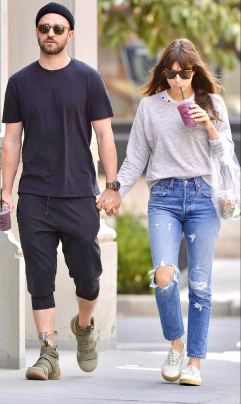 Jessica Biel Street Style Jessica Biel Outfits, Jessica Biel Style, Jessica Biel Casual Style, Jessica Biel Justin Timberlake, Jessica Biel And Justin Timberlake, Justin Timberlake Jessica Biel, Jessica Biel And Justin, Winter Palette, Jessica Biel