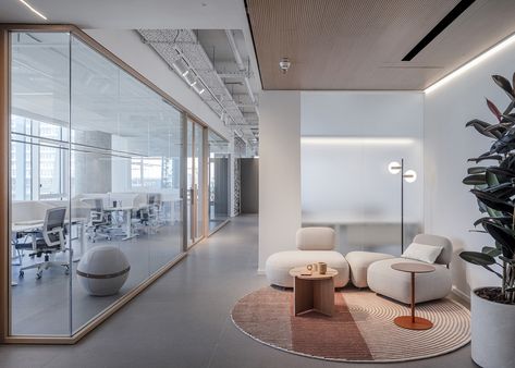 Best Office Design Interiors, We Work Office Design, Office Skylight, It Office Interior Design, Business Office Interior Design Modern, Business Center Design, Work Area Design, Architecture Office Interior Design, Office Building Interior Design