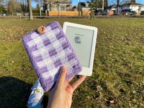 Crochet Ereader Case, Kindle Sleeve Crochet, Crochet Kindle Case, Nintendo Case, Crochet Kindle Sleeve, Amigurumi Projects, Ereader Case, Crafting Table, Spring Crochet