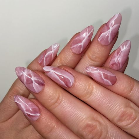 🌸 ROSE QUARTZ 💎 gorgeous stunning perfect pink marble nails for any occasion or outfit under the sun! ☀️ i can’t wait to make these again in more colorways 🍭 this set is in the shape Medium Almond but you can customize it to any mail shape offered at GNAIL 💅🏻💕 @dndgel flower girl, white liner @functionofvex plaid brush @vettsynails @vettsystore maroon jelly @yogurtnail.co.kr @yogurtnail.usa syrup 22 @apresnailofficial medium almond @esvynails liner brush #rosequartz #quartz #marblenai... Maroon Marble Nails, Clear Pink Marble Nails, Mail Shape, Dark Pink Marble Nails, Marbal Art Nail Pink, Bright Pink Marble Nails, Pink Water Marble Nails, Pink Marble Nails, Rose Quartz Nails