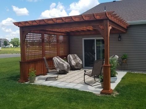 Wooden Privacy Screen, Screen In Porch, Wall Mounted Pergola, Privacy Planter, Diy Outdoor Seating, Privacy Wall, Deck Privacy, Backyard Layout, Pavers Backyard