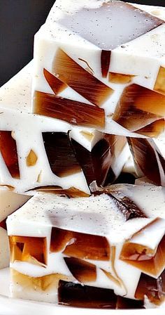 Root Beer Jello, Salad Cobb, Jello Mold Recipes, Jello Recipe, Jello Salads, Jello Dessert Recipes, Gelatin Recipes, Jello Desserts, Beer Float