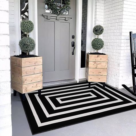 Black And White Outdoor Rug, Farmhouse Entryway, Porch Rug, Front Door Mats, Door Rugs, Decks And Porches, Striped Rug, Farmhouse Living, House Entrance