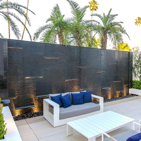 Smart wall decoration ideas - Water bubble wall ideas Wall New Design, Water Bubble Wall, Outdoor Wall Fountains, Water Wall Fountain, Modern Water Feature, Modern Fountain, Water Feature Wall, Dripping Water, Outdoor Water Features