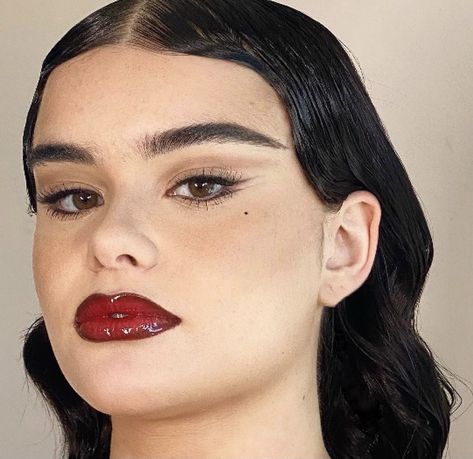 Kat Euphoria, Kat Hernandez, Makeup Barbie, Bold Lip Makeup, Red Lips Makeup Look, Maquillage On Fleek, Euphoria Makeup, 90s Glam, Barbie Ferreira