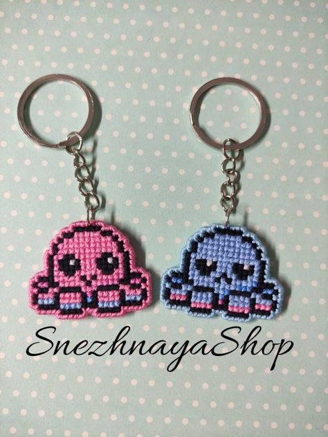 Cross Stitch Keychain, Seed Bead Bracelets Diy, Tiny Cross Stitch, Pixel Crochet, Bracelet Craft Diy, Cross Stitch Love, Pola Kristik, Beaded Cross Stitch, Crochet Cross