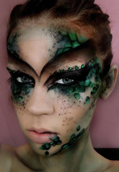 Makeup Ideas For Halloween, Fairy Makeup Ideas, Fantasy Makeup Ideas, Costume Makeup Ideas, Airbrush Fantasy Makeup, Dark Mermaid Makeup Halloween, ... Makeup Fantasi, Extreme Make-up, Dragon Makeup, Mermaid Makeup Halloween, Makeup Zombie, Fantasy Make-up, Halloweenský Makeup, Halloween Make-up Looks, Fashion Make Up