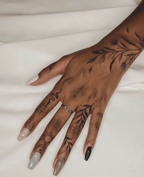 Best Tattoo Ideas Female Cool Tattoos Mini Tattoo Designs Dragonfly Hand Tattoos For Women, Hummingbird Tattoo Hand, Hamza Hand Tattoo, Hand Tattoo Black Women, Christian Hand Tattoos, Fine Line Hand Tattoos For Women, Shoulder Arm Tattoos For Women, Christian Hand Tattoo, Women’s Hand Tattoos