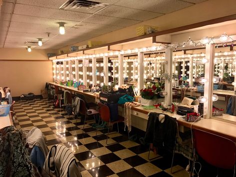 dressing rooms theatre - Yahoo Image Search Results Mirror Dressing Room, Theatre Aesthetic, Dance Room, Gypsum Wall, Salon Suites, Small Bed, Makeup Rooms, Changing Room, Construction Cost