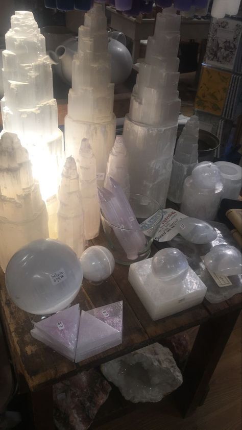 Selenite Tower Aesthetic, Selenite Crystal Aesthetic, Selenite Aesthetic, Body Aura, Crystals Protection, Crystals Selenite, Selenite Tower, Selenite Crystals, Pretty Crystals