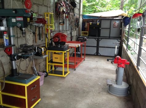 Organisation, Garage Atelier, Workshop Layout, Welding Shop, Diy Welding, Workshop Design, Welding Table, Shop Layout, Garage Shop