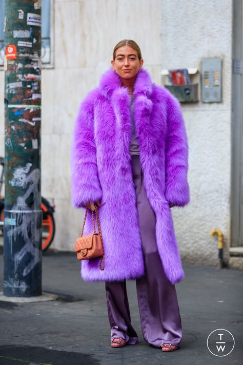 Bright purple faux fur coat, purple long coat in faux fur #fauxfur #purple #fauxfurcoat #purplecoat Neon Fur Coat, Bright Purple Outfit, Vests For Women Fall Outfits, Purple Faux Fur Coat, Colorful Fur Coat, Purple Fur Coat, Colorful Faux Fur Coat, Faux Fur Coats Outfit, Faux Fur Long Coat