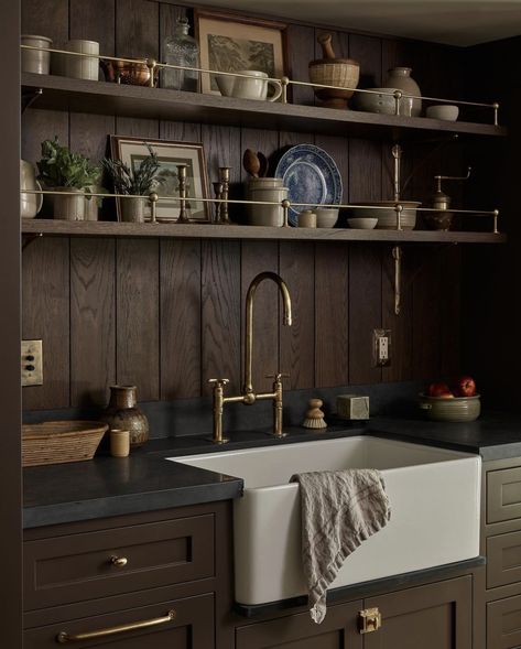 Farmhouse Kitchen Backsplash Ideas, Moody Kitchen, Farmhouse Kitchen Backsplash, House Inspo, Decoration Design, House Inspiration, A Kitchen, Wabi Sabi, Kitchen Inspirations