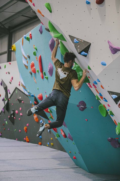 Indoor Bouldering Wall, Bouldering Gym Aesthetic, Rock Climbing Art Design, Bouldering Gym Design, Indoor Bouldering Aesthetic, Climbing Gym Aesthetic, Boulder Wall, Wall Climbing, Bouldering Aesthetic