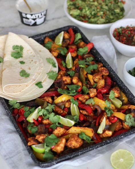 Fajita Tray, Tray Meals, Nurse Coaching, Easy Peasy Recipes, Vegetable Tray, Tray Bake, Baked Dinner, Vegan Sour Cream, Work Meals