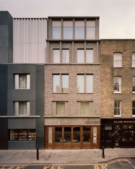 31/44 Architects, Rory Gardiner · Redchurch Townhouse · Divisare Redchurch Townhouse, Dean Street Townhouse, Rory Gardiner, Georgian Buildings, Roof Extension, Urban Fabric, Brick Facade, Soho House, Facade Architecture