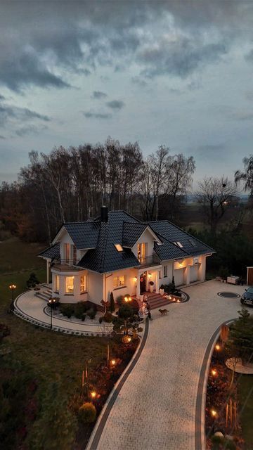 House On Farm Aesthetic, Back House Extension, Homestead Homes House, House In The Valley, Future Home Vision Board, Big House On Land, Rich Farm Life Aesthetic, Home Life Aesthetic, Houses In Washington State