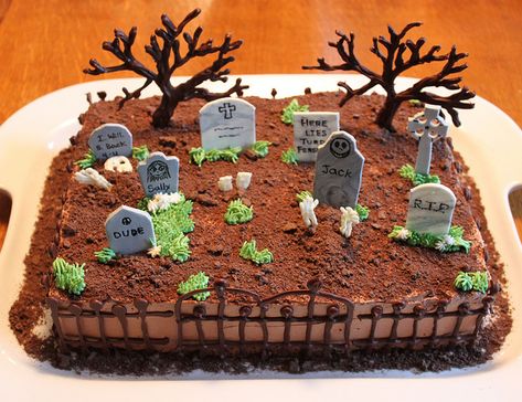 Cemetery Cake | Chocolate trees and fence, gum paste grave s… | Fat Cat Cakes | Flickr Cemetery Cake, Snack Halloween, Graveyard Cake, Menu Halloween, Halloween Backen, Halloween Torte, Bolo Halloween, Recetas Halloween, Dulces Halloween