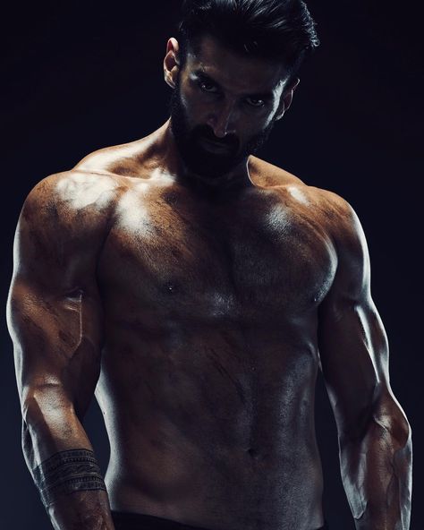 @adityaroykapur on Instagram: “🔪” Male Fitness Photography, Aditya Roy Kapoor, Aditya Roy Kapur, Gym Photoshoot, Roy Kapoor, Gym Photography, Martial Arts Workout, Male Fitness Models, Indian Man