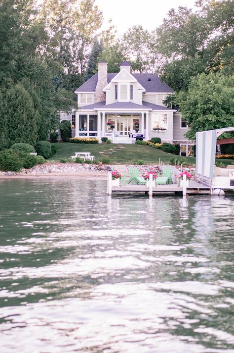 Lake House Inspo Exterior, Cottage On The Water, Cozy Fall House Exterior, Lake Houses Exterior Cottages, Lake Homes Exterior, Beautiful Cottage Homes, Farmhouse On The Lake, Large Cottage House, Water Front Homes