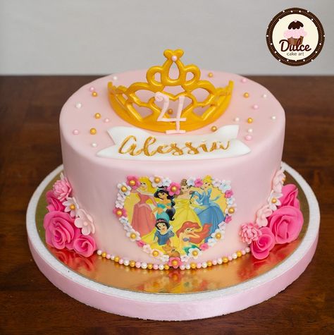 Dulce Cake Art | #princesscake 👑 #cake #fdulcecakeart #torte #tortedecorate #tortepastadizucchero #cakeart #cakedesign #sugarart #fondantcake #birthdaycake … | Instagram Small Princess Cake, Disney Princess Cake Design, Disney Princess Cake Ideas, Disney Princess Birthday Party Cake, Disney Princess Birthday Cake, Princess Cake Ideas, Princess Party Cake, Princess Theme Cake, Llama Cake