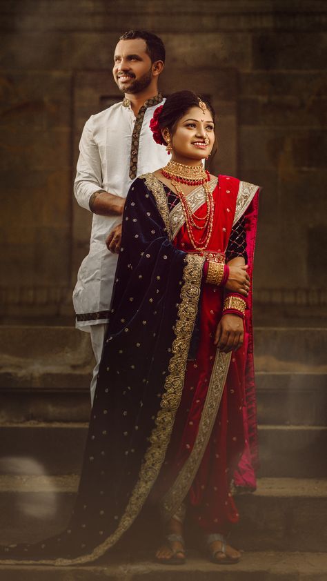 Temple Couple Photoshoot, Pre Wedding Photoshoot India, South Couple, Vasai Fort, Temple Couple, Preshoot Ideas, Temple Photoshoot, Temple Shoot, Traditional Shoot