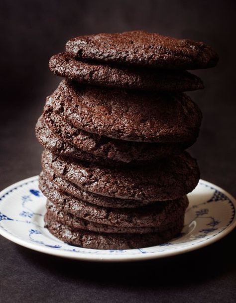 Christina Tosi's (Killer!) Chocolate-Chocolate Cookies from Momofuku Milk Bar - Bon Appétit Momofuku Recipes, Milk Bar Recipes, Picnic Desserts, Momofuku Milk Bar, Chocolate Crumbs, Double Chocolate Cookies, Chocolate Cookie Recipes, Milk Bar, Chocolate Chocolate