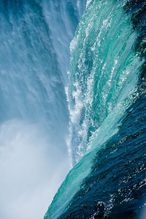 Niagara Falls, Ontario, Canada #waterfall #turquoise #niagara Mountain Ranges, Beautiful Waterfalls, Aurora Borealis, Ocean Waves, Amazing Nature, Mother Earth, Beautiful World, Niagara Falls, Wonders Of The World