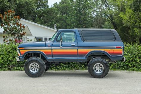 Old Bronco Ford, Ford Broncos, 1978 Bronco, Bronco Stripes, Bronco Retro Stripe, 80s Bronco, Retro Truck Paint Job, 1979 Ford Bronco Ranger Xlt, Truck Paint Jobs