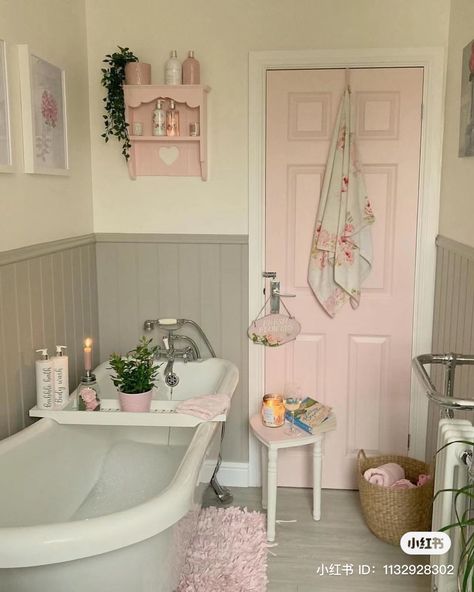 Aesthetic Cute Living Room, Coquette Laundry Room, Pink Cottage Core, Girly House, Spring Bedding, Girly Bathroom, Dream Life House, Dream Apartment Decor, Casa Vintage