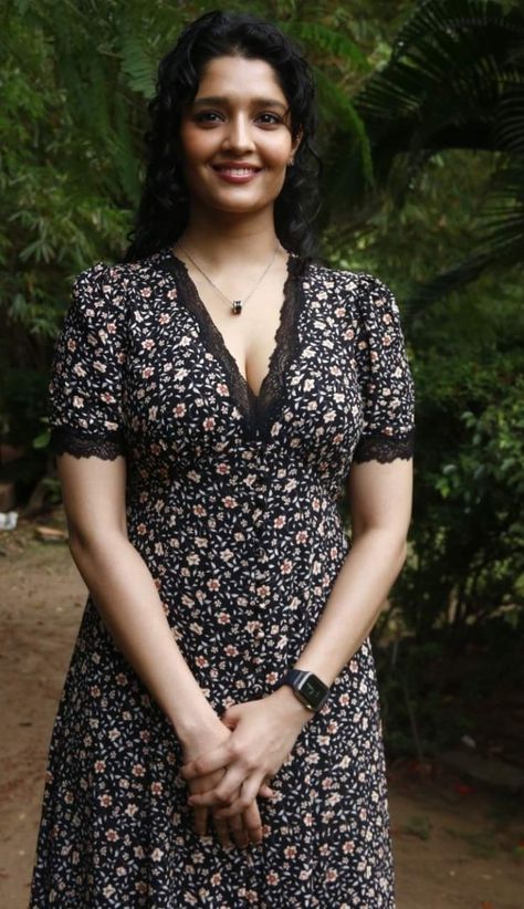 Rithika Singh, Ritika Singh, Indian Fashion Saree, Glam Look, Glam Looks, Bollywood Girls, Indian Actress Hot Pics, Curvy Girl Fashion