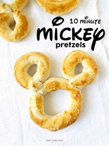 Pretzels Recipe, Mickey Mouse Parties, Dessert Party, Easy Meals For Kids, Soft Pretzels, Mickey Mouse Party, Fun Easy Recipes, Snacks Für Party, Disney Food