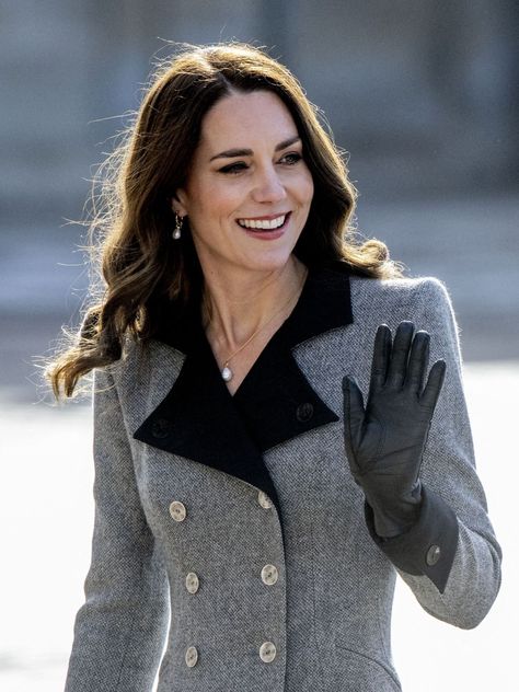 Vestidos Kate Middleton, Princess Katherine, Catherine Walker, Queen Margrethe Ii, Kate Middleton Outfits, Country Casual, Princess Catherine, Catherine Elizabeth Middleton, Princess Kate Middleton