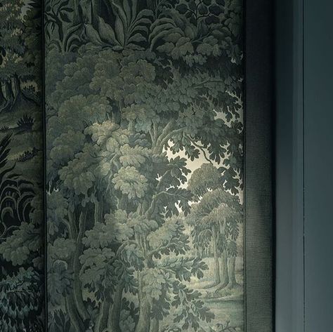 House of Hackney on Instagram: "Wallpaper isn’t the only way to bring the forest home. Introduce print through fabric in spaces where you want (or need) to keep the walls plain. This beautiful PLANTASIA headboard by @sherryshirahdesign is a perfect example of using printed fabric to create a big impact. And who wouldn’t want to fall asleep amidst the trees?  Follow the link in bio to discover our collection of renter-friendly fabrics, and bring the joy of Nature into your interiors.  Photography by @jmarquephoto  #houseofhackney #theseasonofthetree" Nature, House Of Hackney Plantasia Wallpaper, Hackney Wallpaper, Wallpaper Dining Room, Wallpaper Dining, House Of Hackney Wallpaper, Vermont House, Forest Home, Interiors Photography