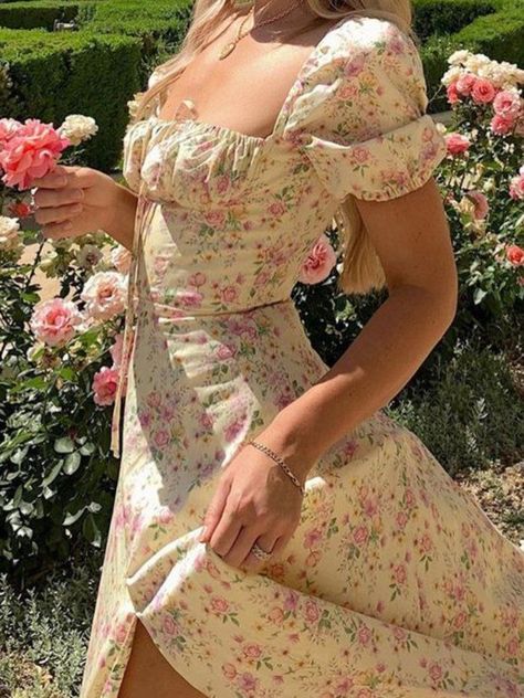 f63f65b503e22cb970527f23c9ad7db1desc48618863ri Shotting Photo, Dress Aesthetic, Vestidos Vintage, Mode Inspo, Mode Inspiration, Looks Vintage, A Dress, Floral Print Dress, Elegant Fashion