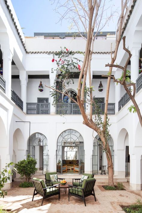 Morocco House, Moroccan Courtyard, Moroccan Garden, Moroccan Houses, Moroccan Riad, Riad Marrakech, Summer Living Room, House Heating, Persian Garden