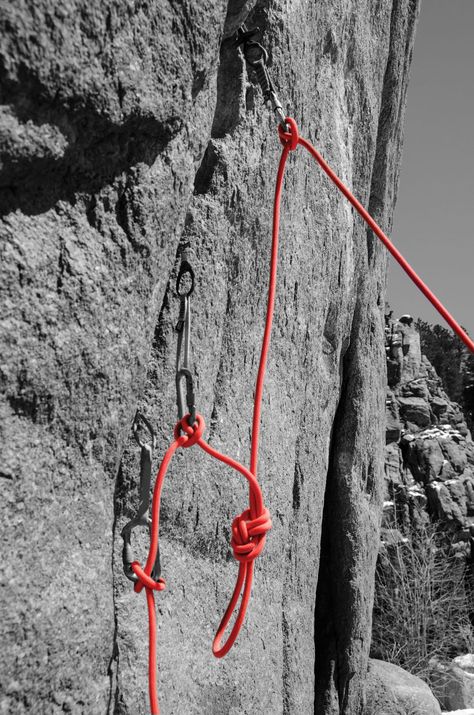 Learn This: Build a Climbing Rope Anchor - Climbing Magazine Rock Climbing Techniques, Leadville 100, Climbing Magazine, Mountain Climbing Gear, Climbing Knots, Climbing Technique, Camping Rope, Rock Climbing Rope, Rope Climb