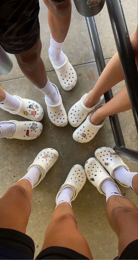 Crocs Snapchat, Stucco Crocs, White Crocs Aesthetic, Crocs Aesthetic Outfit, Summer Pictures Aesthetic, Crocs Outfit Men, Becky Core, Crocs Summer, Aesthetic Summer Pictures