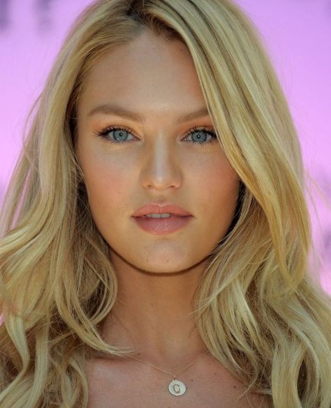 candice swanepoel Young Candice Swanepoel, Candice Swanepoel Makeup, Candice Swanepoel Hair, Candace Swanepoel, Candice Swanepoel Face, Red Photography, Victoria Secret Models, Forrest Gump, Model Aesthetic