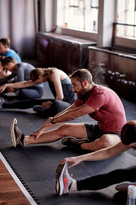 Hiit gym class sweaty stretch Workout Photoshoot, Fitness Branding, Gym Photoshoot, Gym Photography, Hiit Class, Sports Therapy, Fitness Blender, Gym Photos, Fitness Motivation Pictures