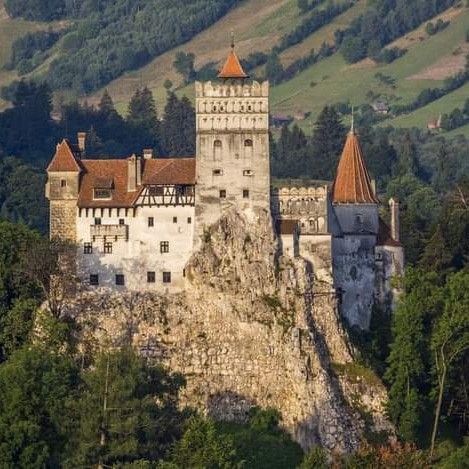 Medieval Bran Castle Near Brasov Transylvanian Romania 🇷🇴 Beautiful Old Castle Bran Castle, Transylvania Romania, Old Castle, Medieval Castles, Brasov, Medieval Castle, Dracula, Romania, Castle