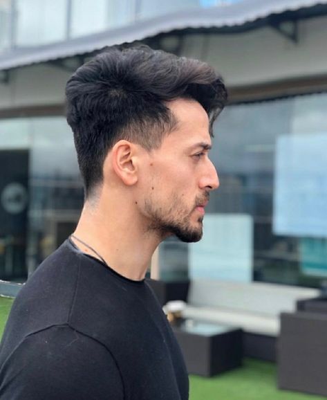 Faded Haircut, Very Short Hair Men, Oval Face Men, Haircut Ideas Trendy, Mens Hairstyles With Beard, Gents Hair Style, Men Haircut Curly Hair, Oval Face Haircuts, Wavy Hair Men