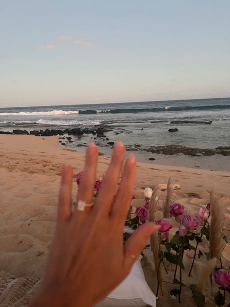 sunset picnic beach proposal in hawaii Proposal Ideas California, Simple Proposal Ideas Beach, Engagement At The Beach, Private Beach Proposal, Intimate Beach Proposal, Proposal Aesthetic Beach, Small Beach Wedding Aesthetic, Proposal Set Up Ideas Beach, Hawaii Proposal Ideas