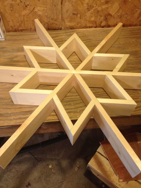 Snowflake Shelf, Christmas Diy Wood, Wood Snowflake, Snow Flakes Diy, Into The Wood, Wooden Snowflakes, Christmas Wood Crafts, Wooden Stars, Easy Christmas Diy