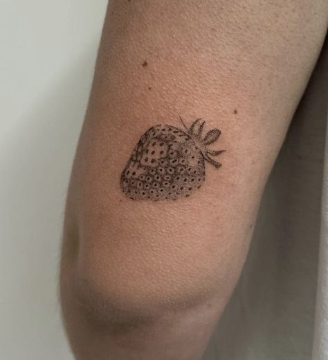 Dot Style Tattoo, Strawberry Stick And Poke, Strawberry Minimalist Tattoo, Strawberry Stick N Poke, Strawberry Tattoo Linework, Minimal Strawberry Tattoo, Small Tattoos Strawberry, Stipple Tattoo, Stippling Tattoo