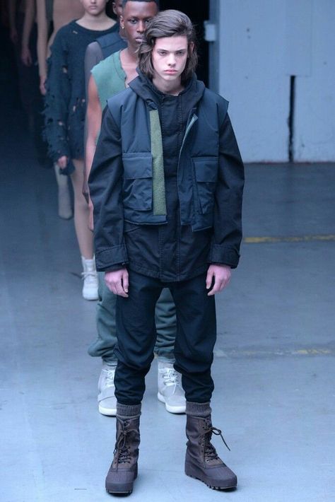 Yeezy Season 1, Winter Fashion Men, Yeezy Fashion, Techwear Fashion, Yeezy Season, Fashion Business Casual, Mens Fashion Streetwear, Thrift Fashion, Mom Dress