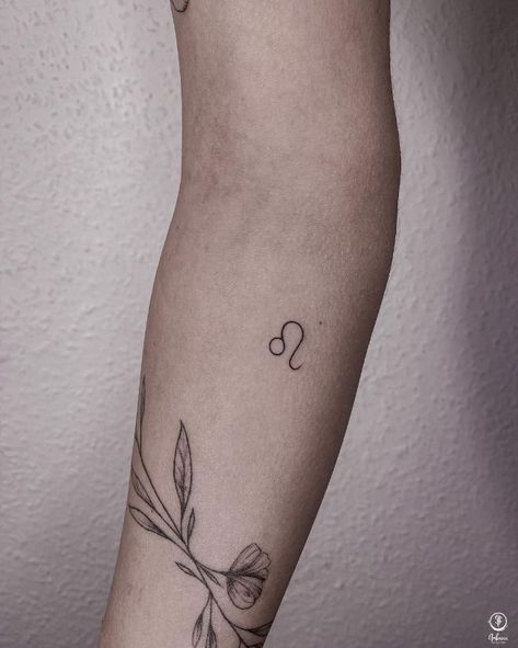 Leo Tattoo For Women, Patch Tattoo, Leo Zodiac Tattoos, Leo Tattoo, Rib Tattoos For Women, Minimal Tattoo Design, Pisces Tattoos, Piercing Inspo, Leo Tattoos