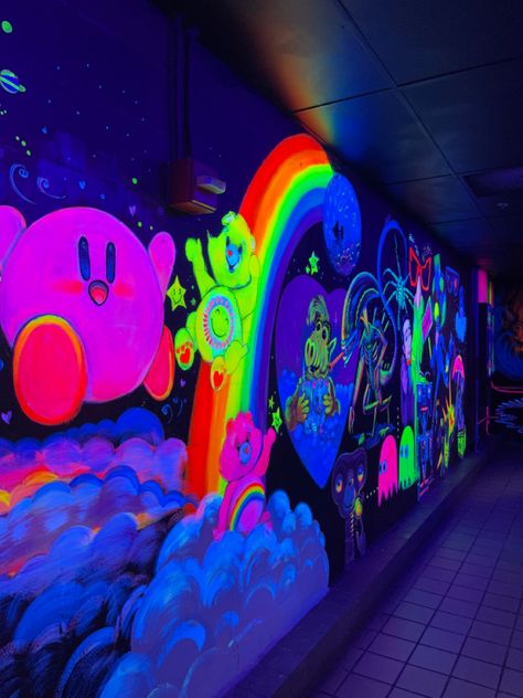 Neon Painted Walls, Graffiti Wall Mural, Bedroom Art Painting, Neon Paint, Bohemian Style Decor, Black Lights, Inspo Art, Neon Room, Neon Wall