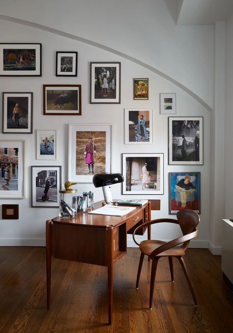 Dining Room Chair Cushions, The Sartorialist, Home Office Inspiration, New York Apartment, A Desk, Scandinavian Home, Home Library, Home Office Design, Architectural Digest