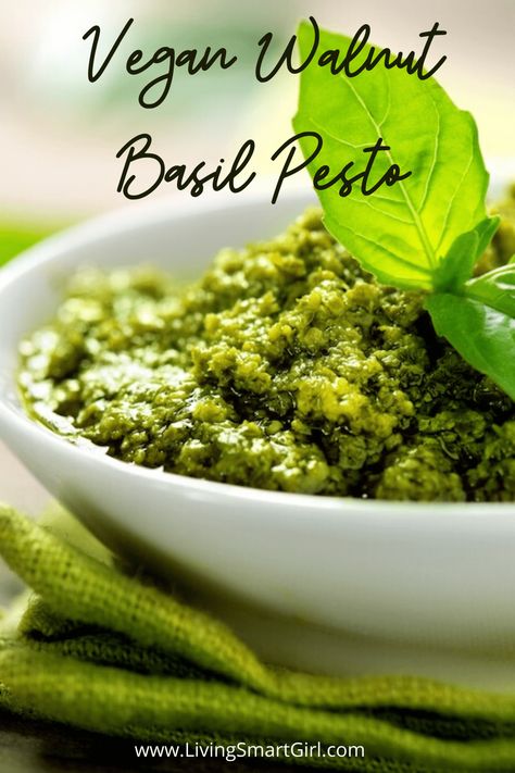 Gnocchi Dinner, Basil Walnut Pesto, Vegan Pesto Recipe, Basil Pesto Recipes, Cheese Vegan, Healty Dinner, Walnut Pesto, Walnut Recipes, Recipes Paleo